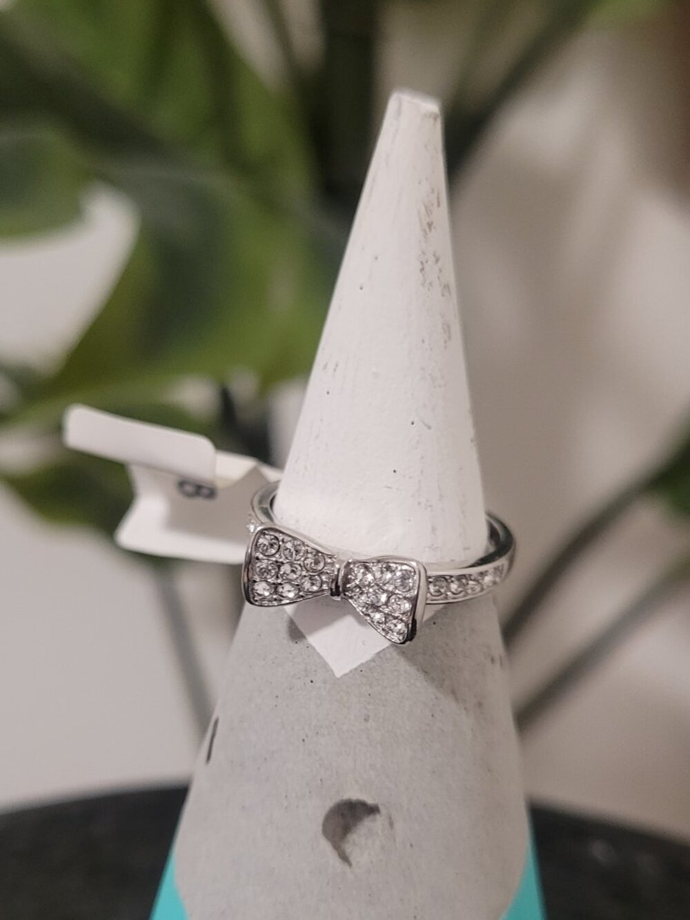 Charmed Aroma Sparkling Bow Ring - Size 8 - NWT - Appraised $150